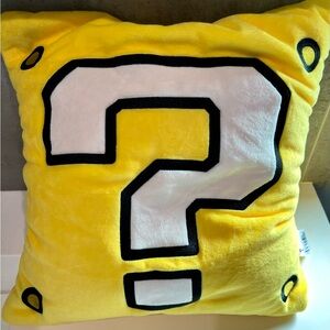 Universal Studios Super Nintendo World Star Hatena Block Reversible Cushion NEW